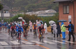 雨にも負けず、走り続ける選手たち