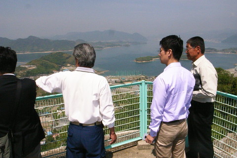 白滝山の保護、遺産の継承を目的に活動されています。（因島白滝公園保勝会）