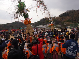 年に一度の山波とんどに力が入ります。【山波とんど】