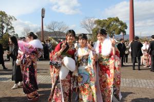 振袖を着た3人の写真