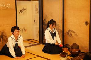 お点前さんと半東さんの写真