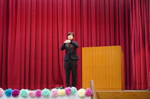 手話による意見発表の写真