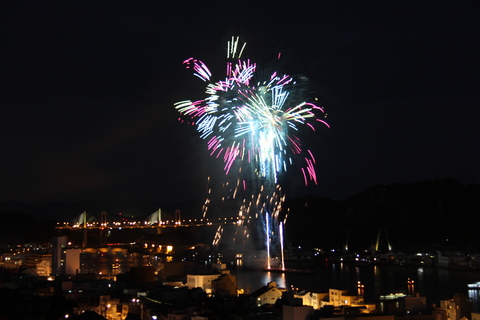 今年は花火の見物に約30万人が訪れました（主催者発表）。